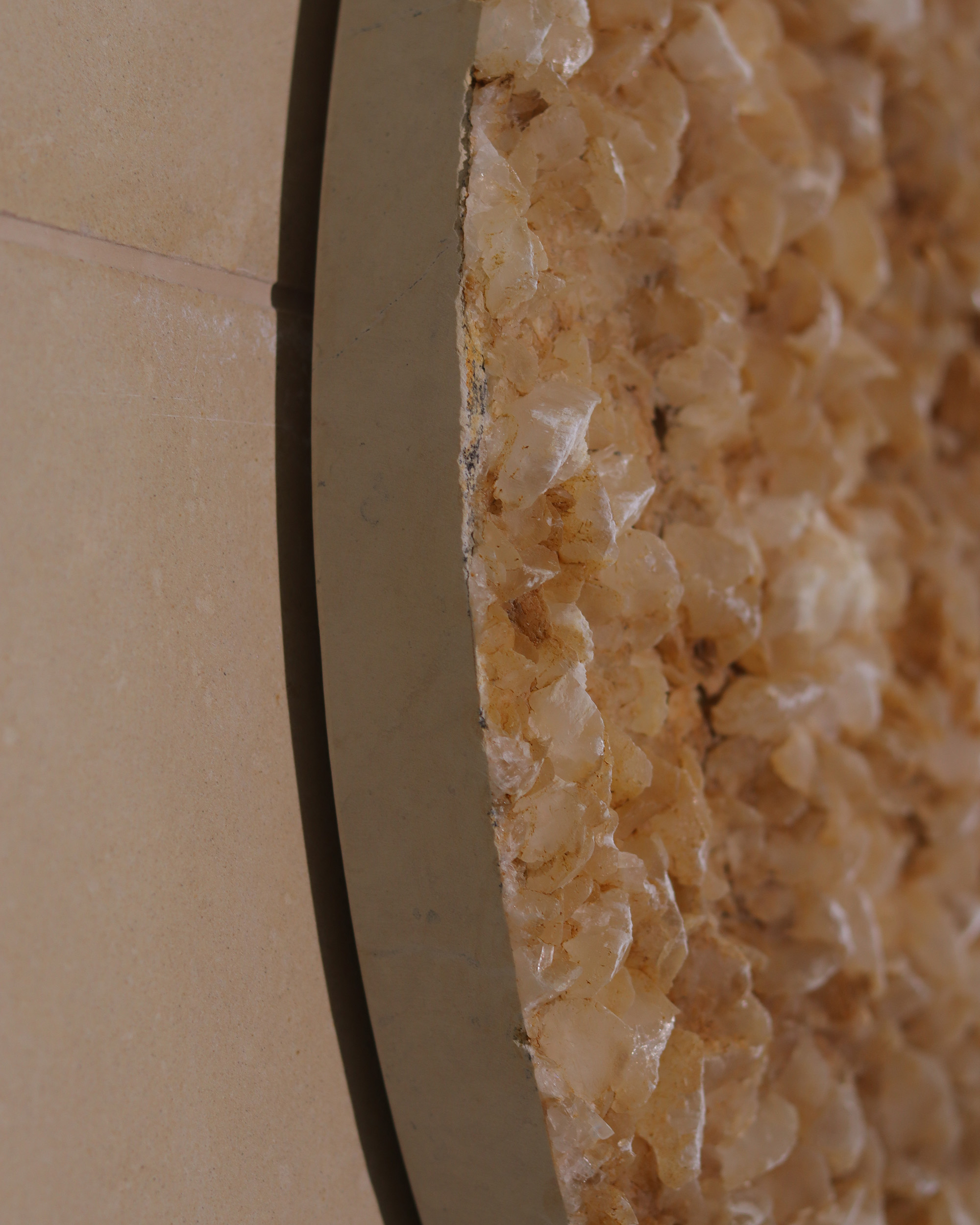 Crystal de pierre en ellipse – Image 4